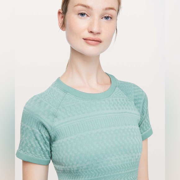 Lululemon Rest Less Short Sleeve Frosted Pine Women’s Size 6 - Picture 4 of 7